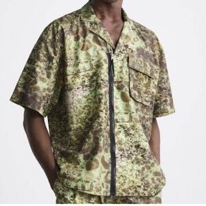 Zara Camo Print Zip-Front Short Sleeve Shirt - Green/Brown. Size M.